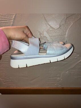 The Flexx Women’s Silver Metallic Slingback Platform Sandals